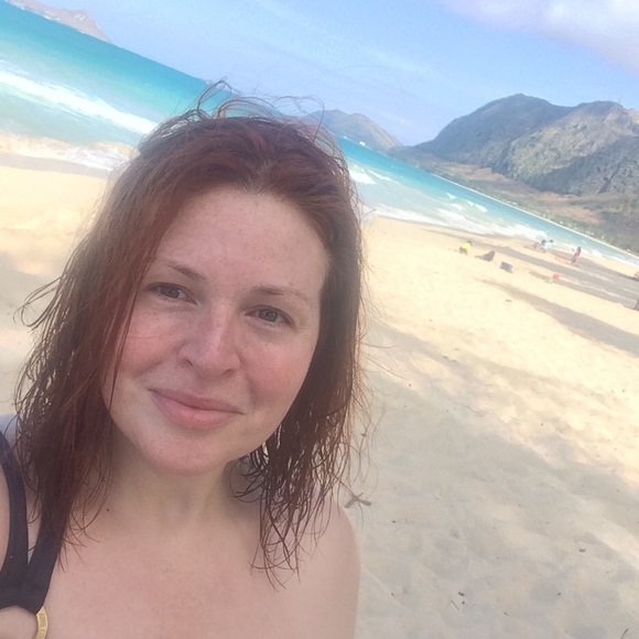 Meet your Posher, Theresa 🎉POSH AMBASSADOR 🎉 - Picture 5 of 8